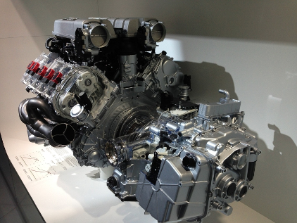 汽车发动机的研发设计，二维和三维CAD必不可少